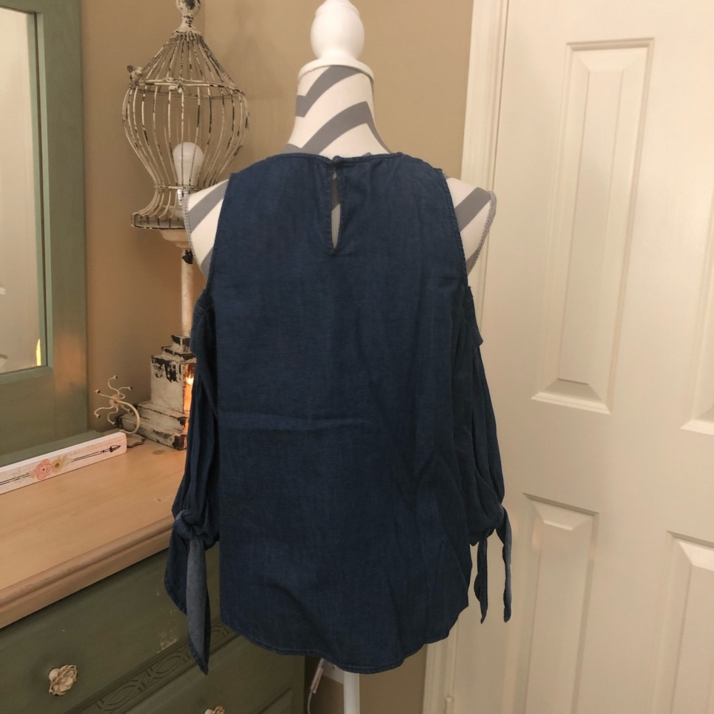 Blouse - Picture 2 of 5